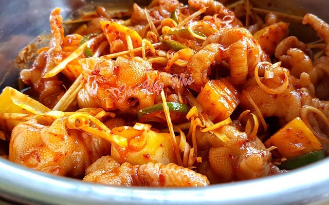 Chân Gà Sốt Thái Cô Thắm - Nguyễn Hữu Tiến