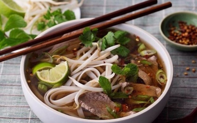 Phở Bò Tái, Nạm Gầu & Sốt Vang - Phở Tuấn Chuyên Phở Bò Tái