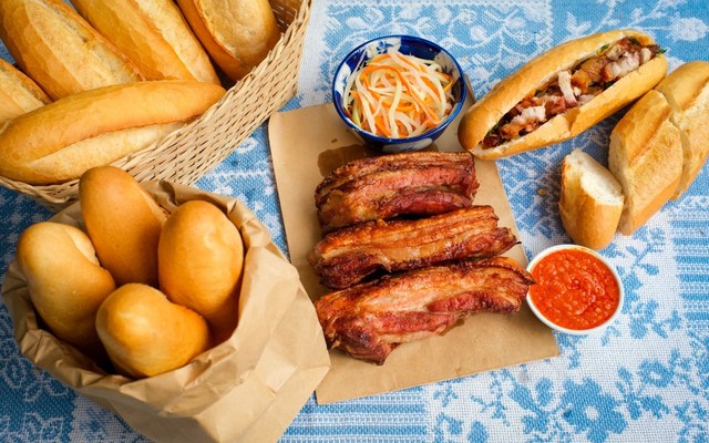 Ông Phú Đạt - Bánh Mì Heo Nướng Lu - Thái Thịnh