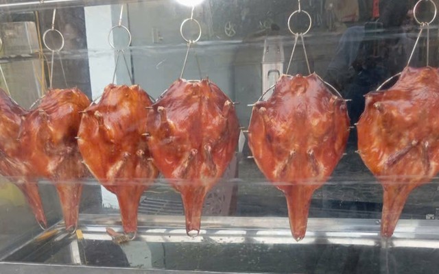 Vịt Quay Da Giòn & Gà Nướng Lu - Lò Quay 1982