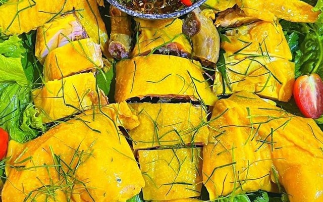 Gà Hấp Muối - Gà Ủ Muối Lá Chanh