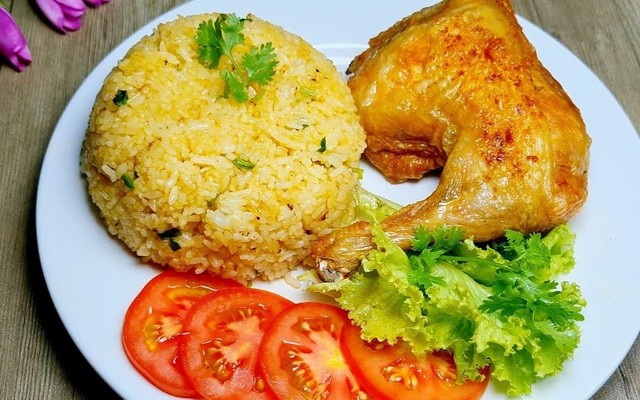 Cơm Gà Xối Mỡ Tư Bình 4 - Tân Quý