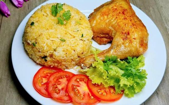 Cơm Gà Xối Mỡ Yến Trang - 70 Đường Số 10