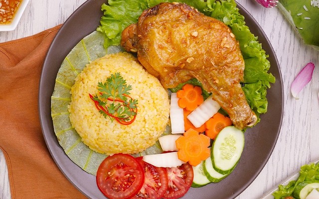 Cơm Gà Ngon Số 1 - Bếp Nhà Quyên - 638 Trường Sa