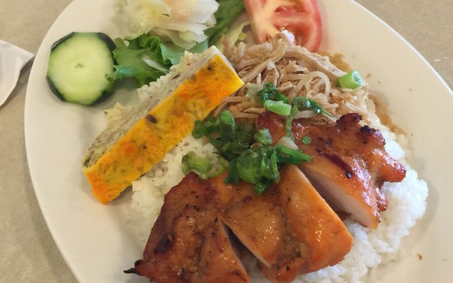 Cơm Trưa Lệ Uyên - Đoàn Văn Cự