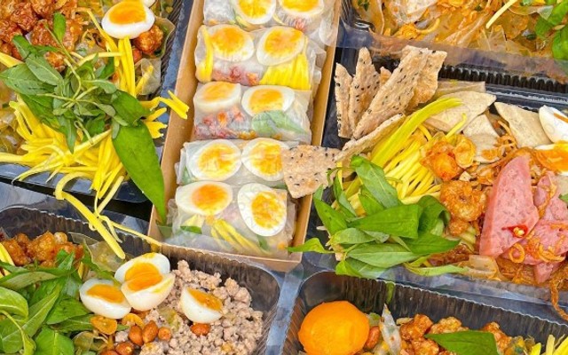 Ăn Vặt Nhà Susshi Bánh Tráng - Chân Gà, Bún Mắm Nêm