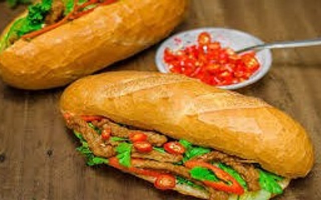 Tiệm Nhà Sâu - Bánh Mì Chả Cá Má Hải & Sữa Gấu