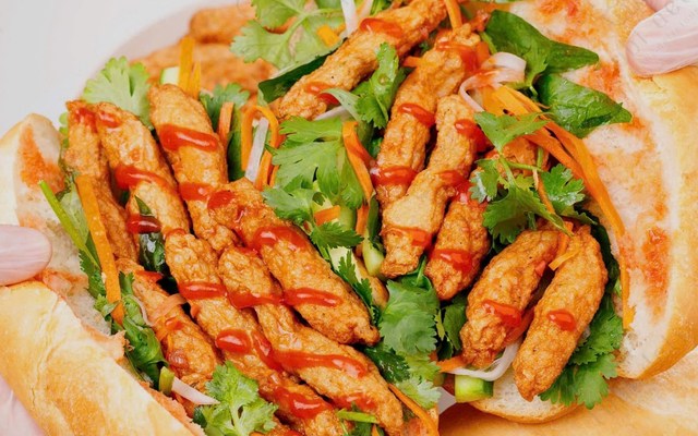 Bánh Mì Chả Cá Madam Hằng - 217 Nguyễn Hoàng