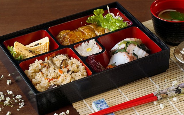 Yakitori KUWA - Cơm Gà Chiên Bento