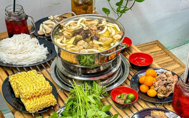 Lẩu Gà Lá É - Húp Lẩu