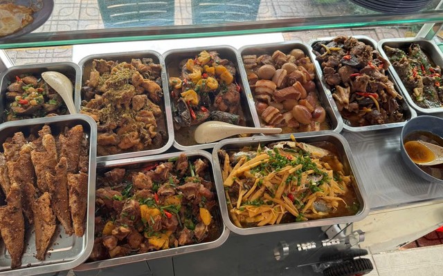 Cơm Tấm & Cơm Trưa 739 - Huỳnh Văn Luỹ