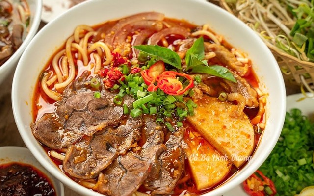 Long Nhi Quán - Bún Bò Huế, Cơm Sườn Cốt Lết & Cơm Gà