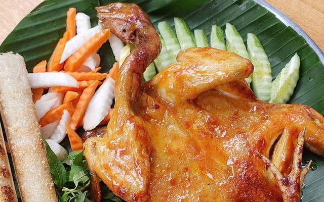 Gà Kiến Cố Đô - Gà Nướng Cơm Lam - 36 Nguyễn Đức Trung
