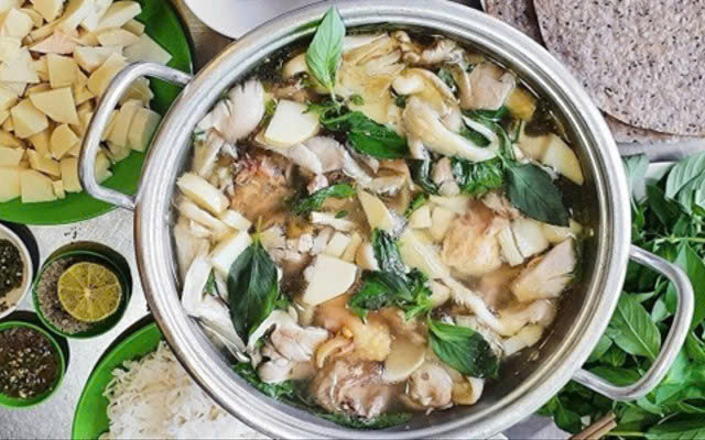 Lẩu Gà Lá É Phú Yên - Mắt Cá Ngừ - Đường ĐT747