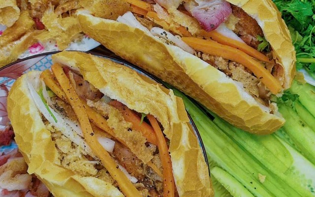 Bánh Mì Heo Quay Thiên Hải 77 - 38 Lê Hồng Phong
