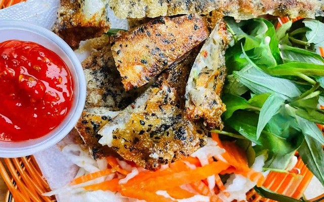 Bánh Tráng Trứng Mực & Cá Viên Gu Chiên - Nguyễn Kiệm