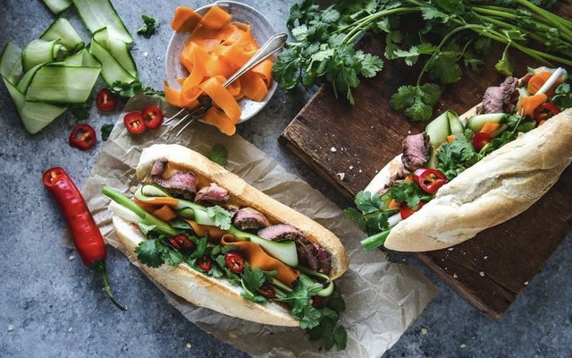Bánh Mì Lá Lốp - Bé Liz Bakery