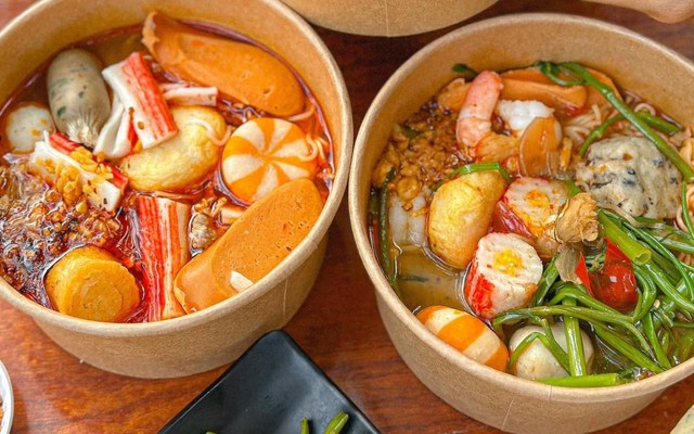 Lẩu Ly, Mì Trộn & Chân Gà Sả Tắc - Mẹ CoCa