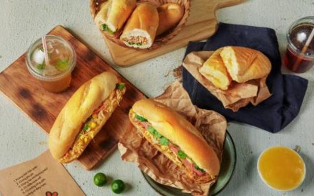 Bánh Mì Vợ Ong Vàng - 137 Trần Phú