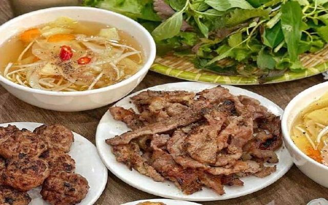 Xóm Ăn Vặt Về Đêm