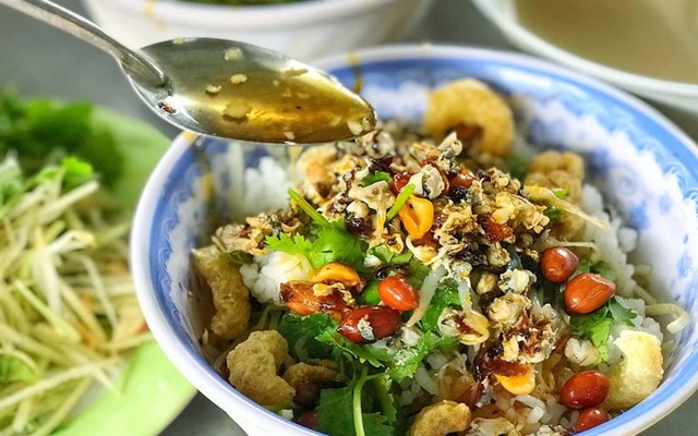 Cơm Hến Dì Mai - 12 Ngô Gia Tự