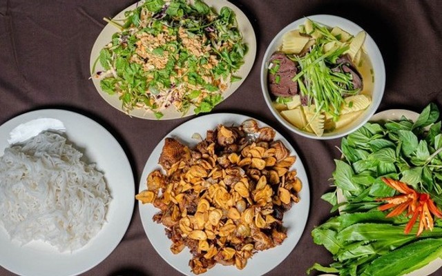 Gánh Hàng Ngan - Ngan Cháy Tỏi & Phở Cuốn - Nguyễn Thị Minh Khai