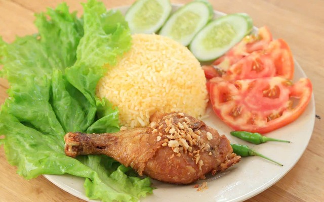 Cơm Gà Xối Mỡ Chị Tám - Trần Xuân Soạn