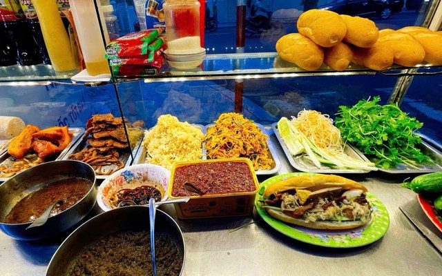 Bánh Mì - Bánh Cuốn Lữ Gia