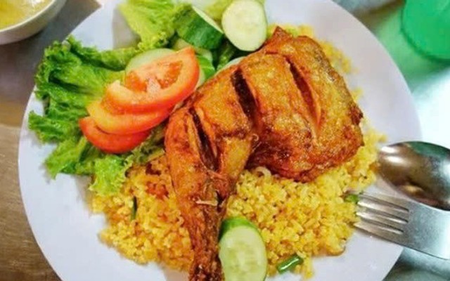 Cơm Chiên Gà Xối Mỡ Quang Nhựt - Đường D10