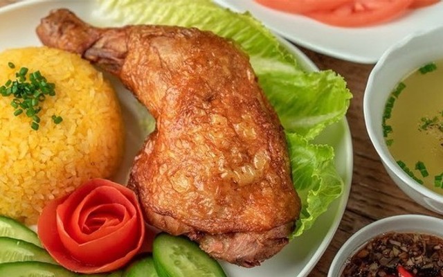 Biếu Ký - Hủ Tiếu Xào, Cơm Gà Xối Mỡ & Gà Ác Tiềm Thuốc Bắc