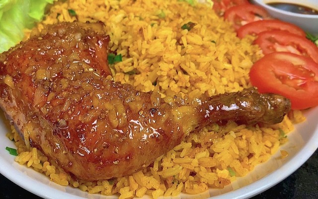 Cơm Gà Sốt Mắm Tỏi & Mì Xào - RIO