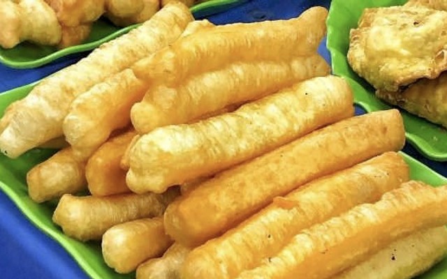 Quẩy Nóng Đình Đông - Bánh Bao, Bánh Gối, & Bánh Rán