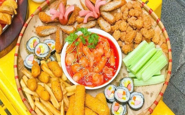 Phee Food - Nem Chua Rán, Bánh Gà & Thịt Xiên - Hoàng Quốc Việt