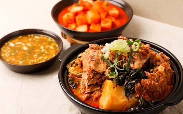 Canh Xương Hầm & Chân Giò Hàn Quốc - 349 Nguyễn Cao