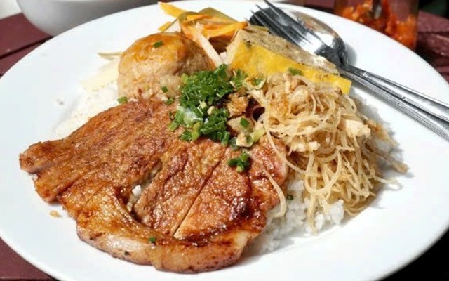 Quán Chị Hướng - Cơm Sườn, Xôi Xá Xíu & Bún Riêu - Trần Văn Ơn