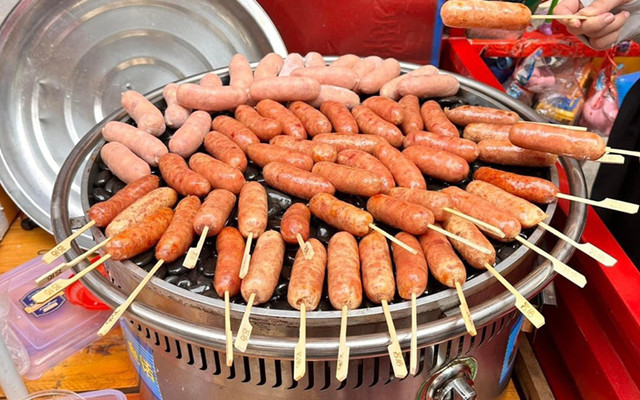 Oliu Quán - Lạp Xưởng Nướng Đá & Bánh Khoai Mỡ