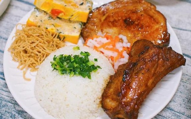 Cơm Tấm Bờ Kè - 527 Cách Mạng Tháng 8