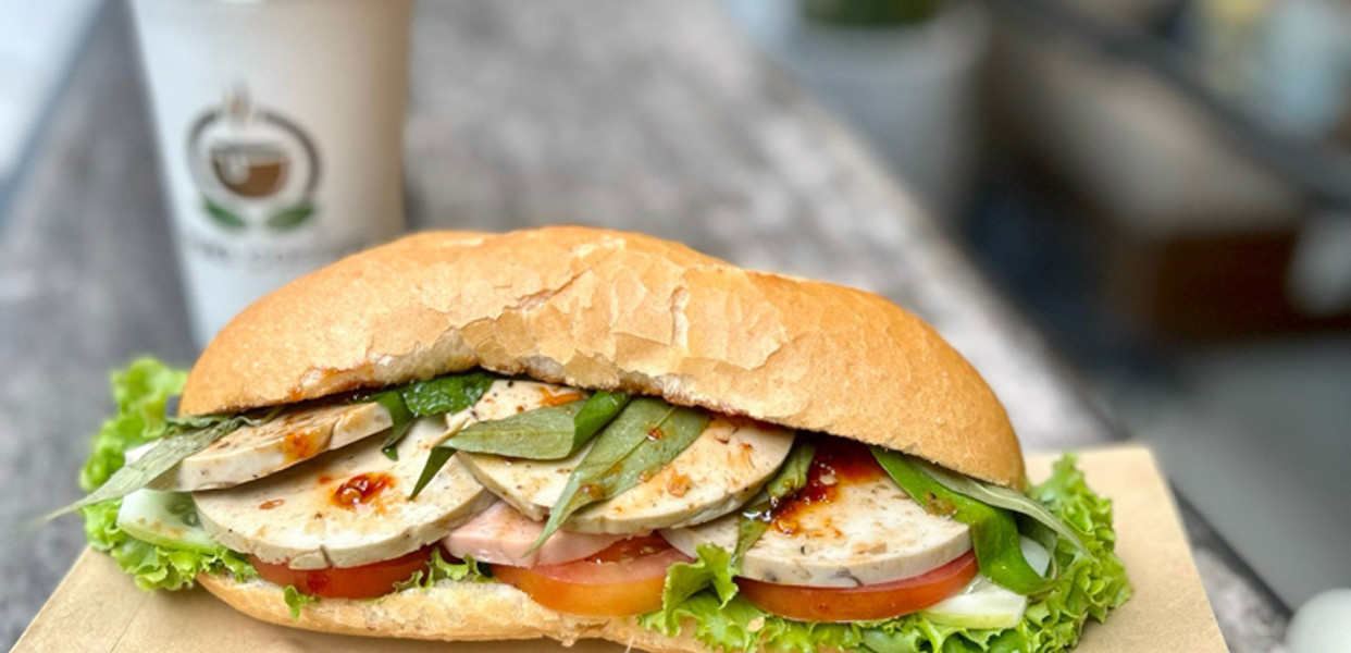 Bánh Mì XANH - Bánh Mì Chay Thượng Hạng - 38 Lê Thị Riêng