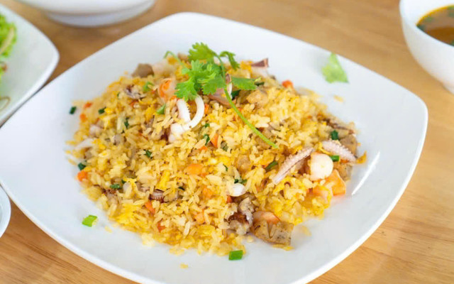 Mì Trộn Cay, Hoành Thánh & Cơm - Linh Linh