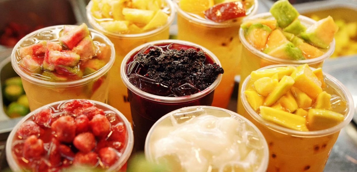 BẢNG HIỆU TRÀ SỮA SUNNY NỔI BẬT GIỮA CON ĐƯỜNG VEN PHỐ