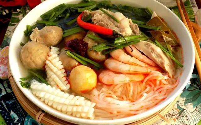 Vợ Thằng Đậu - Bún Cá Hồi Thố Đá, Xôi Tôm Hoàng Kim & Bún Thái