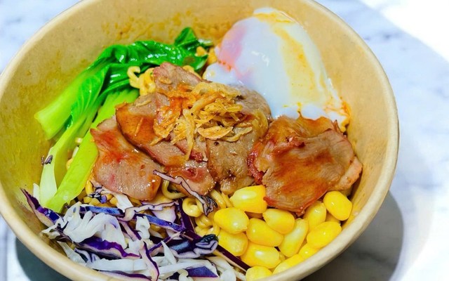 Mì Trộn & Gà Rán - Màu Mè