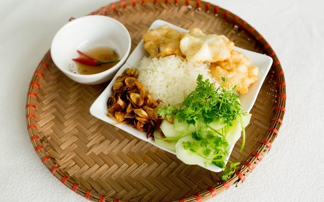 The Moon Coffee - Cà Phê Muối, Xôi & Chả Mực - Nguyễn Hữu Dật