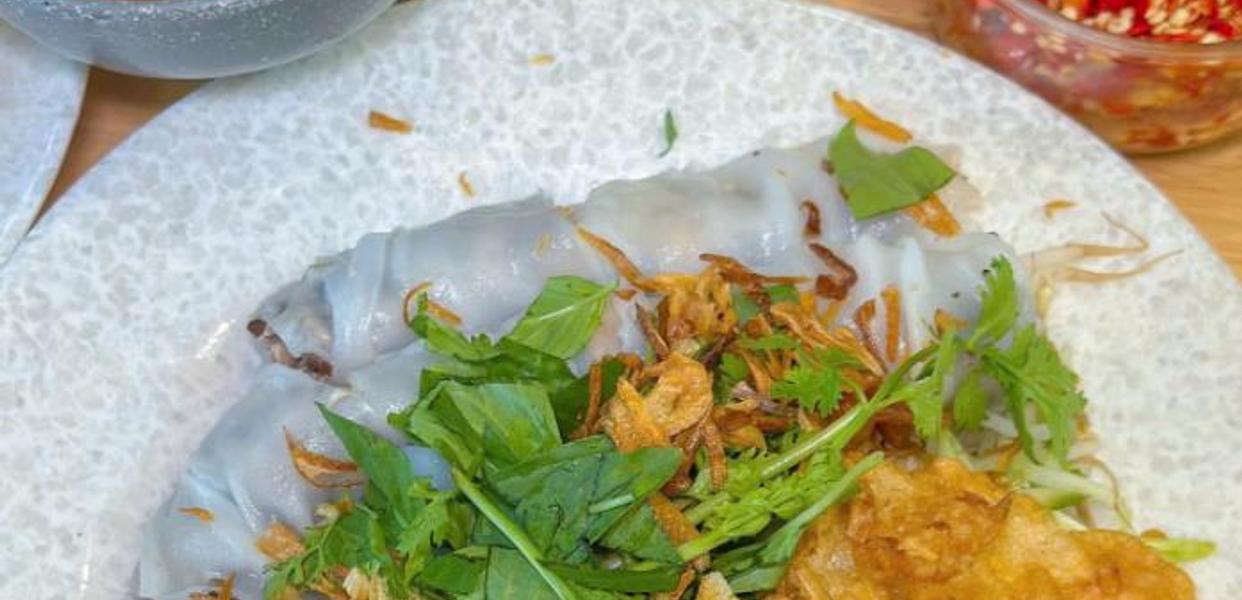 Bánh Cuốn Nóng 331 Phan Xích Long