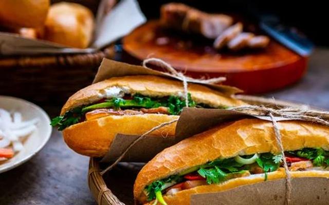 Bánh Mì Sài Gòn, Bánh Mì Rau & Viên Chiên Sốt Mắm Tỏi - Ăn Vặt 172 - Ngô Kim Tài