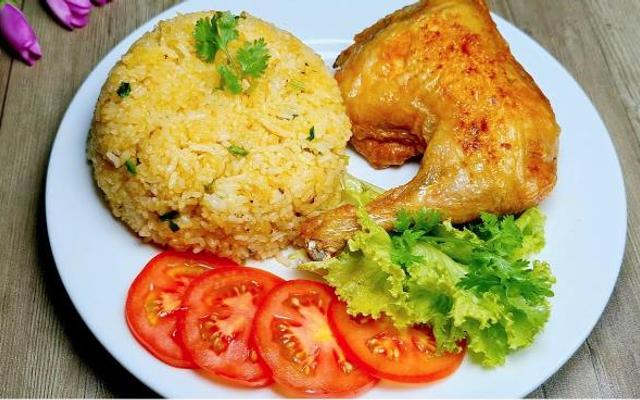 Cơm Gà Xối Mỡ Hồng Phát - Nguyễn Thái Bình