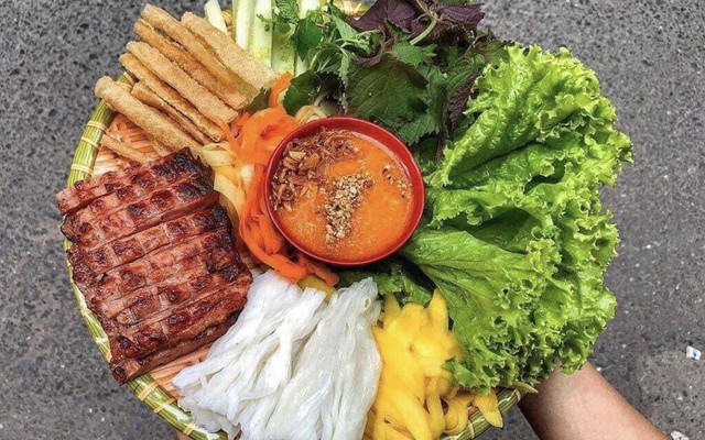 SAN FOOD - Nem Nướng, Nem Lụi & Bún Đậu Mắm Tôm