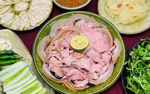 Trọng Quắn - Bê Thui Cầu Mống - 538 Thống Nhất