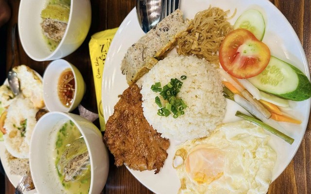 Cơm Tấm Quyền - Hoàng Văn Thụ