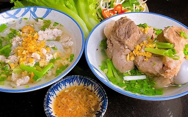 Hủ Tiếu Ao Sen - Phước Thiện